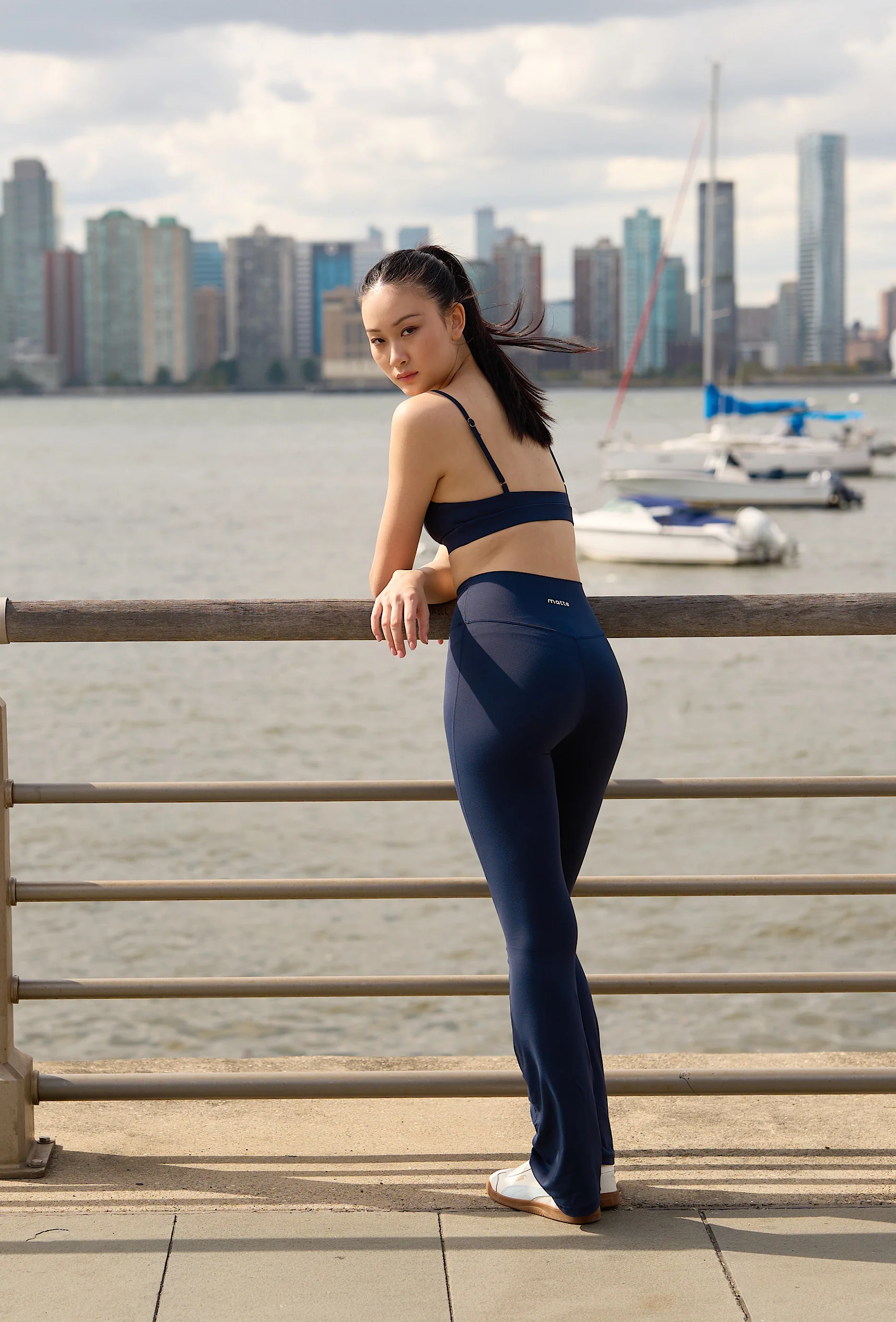 Essential Flare Legging